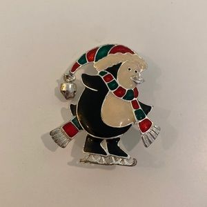 ❄️ Vintage 1980’s Penguin Pin Brooch Holiday
